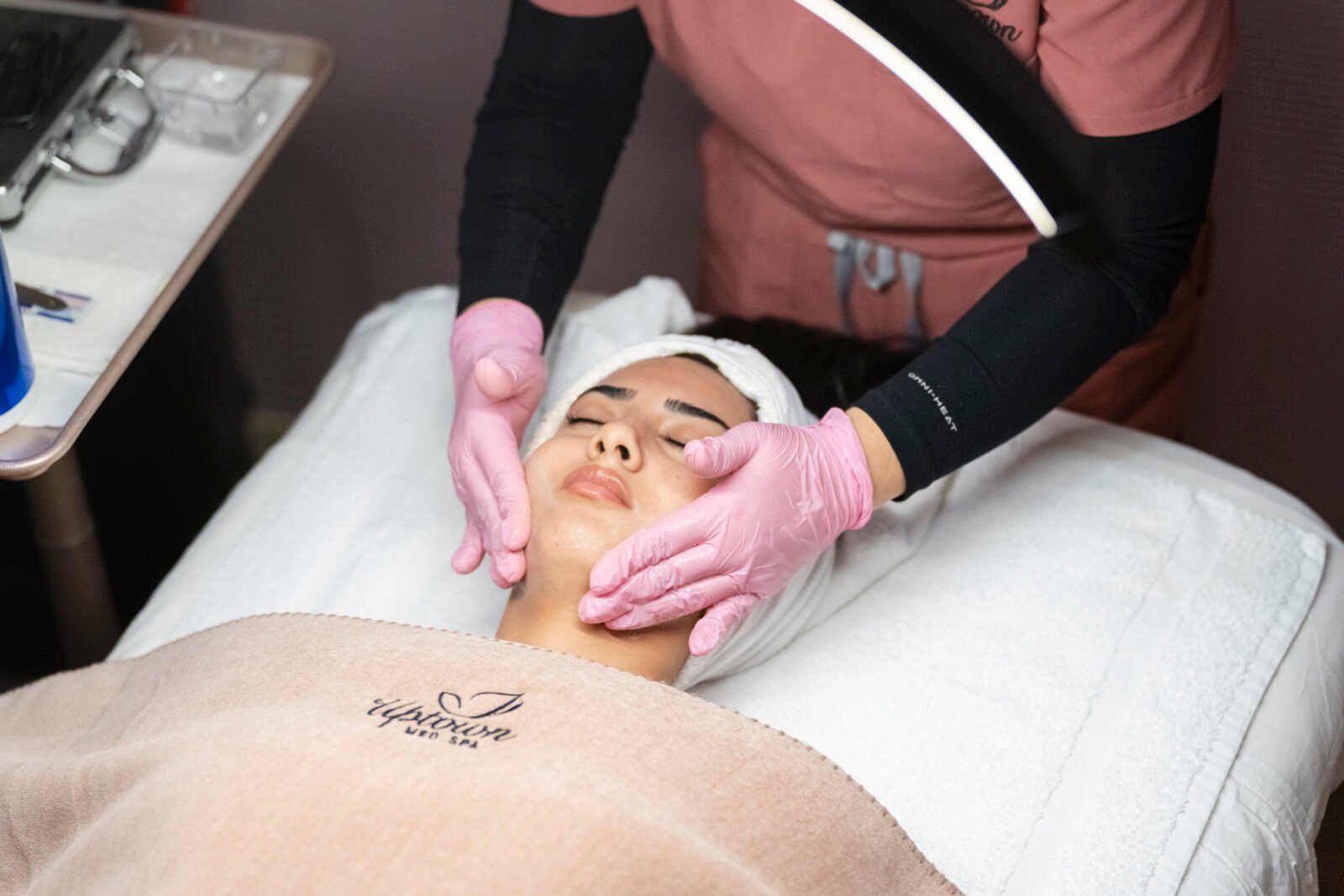 Hydra-Facial exfoliation performed with device
