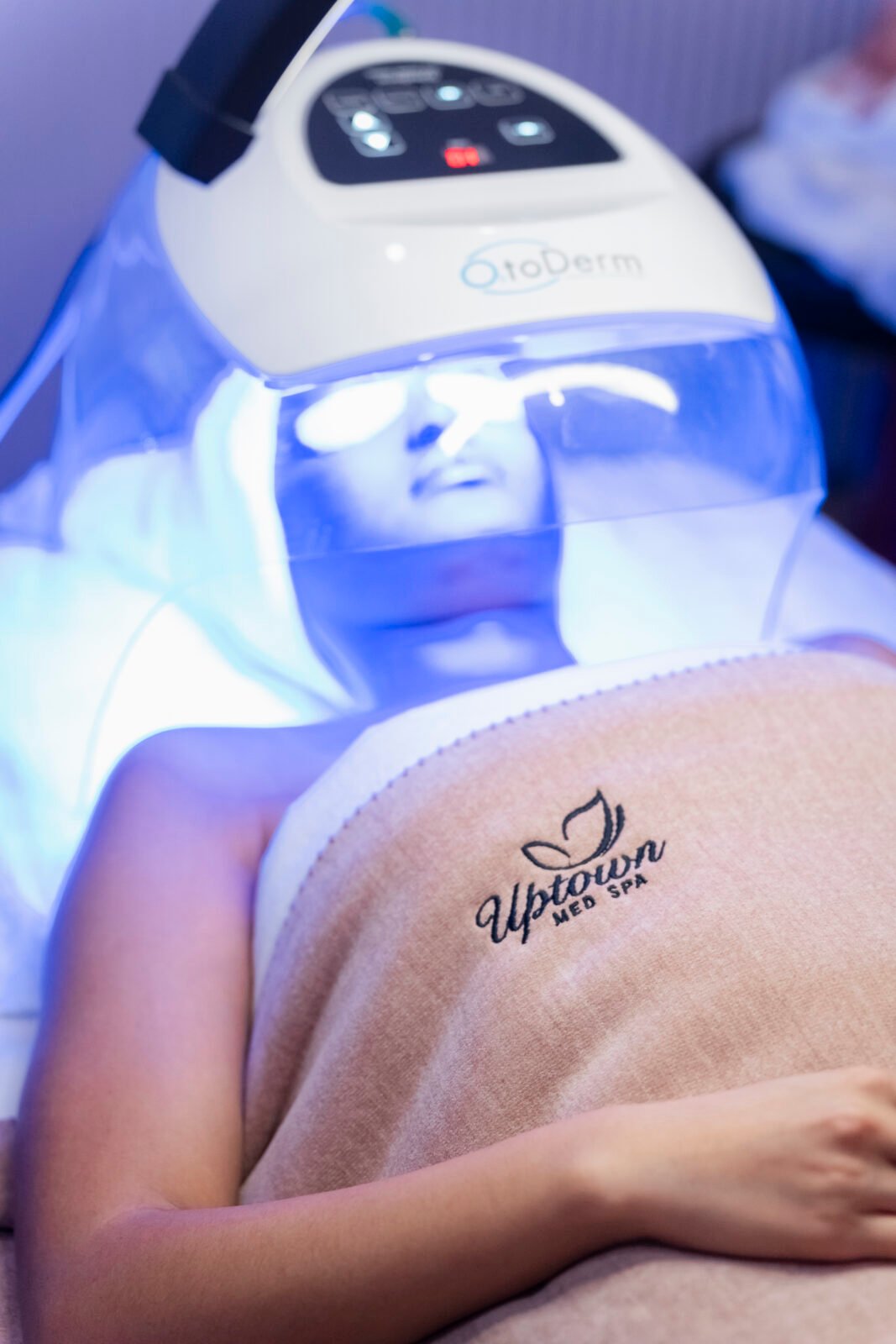 Client receiving blue light therapy